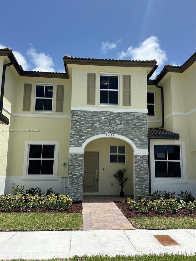 property at 2627-2627 SE 28th St