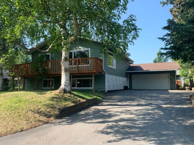 property at 8621 Leeper Cir