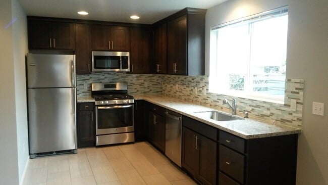 6021 SE 48th Av in Portland, OR - Building Photo - Building Photo