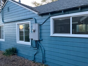 3207 Hilyard Ave in Klamath Falls, OR - Foto de edificio - Building Photo