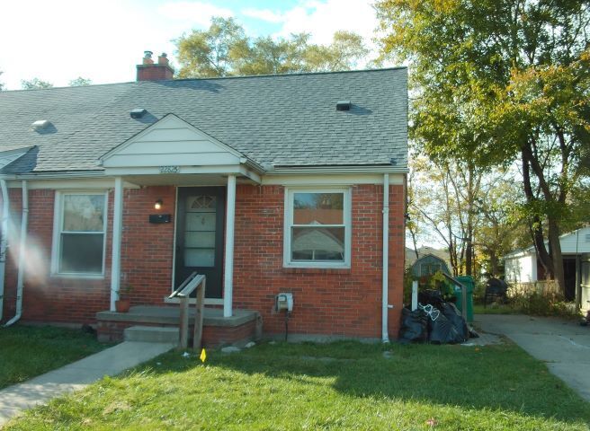 22825 Brittany Ave in Eastpointe, MI - Building Photo