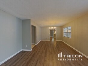 6680 13th Ave N in St. Petersburg, FL - Building Photo - Building Photo