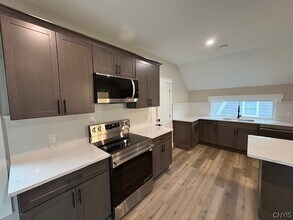 69 Syracuse St in Baldwinsville, NY - Foto de edificio - Building Photo