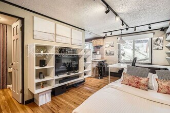 2482 W Caithness Pl in Denver, CO - Building Photo - Building Photo