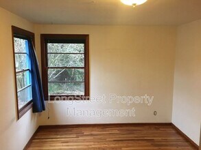 905 NW 33rd St in Corvallis, OR - Foto de edificio - Building Photo