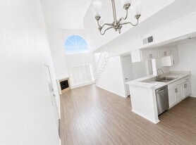 15009 Moorpark St in Los Angeles, CA - Building Photo