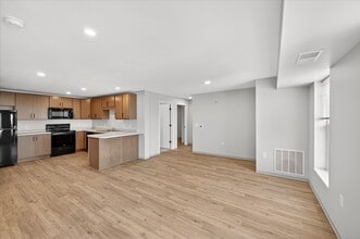 Lakefield Apartments in Minneapolis, MN - Foto de edificio - Building Photo