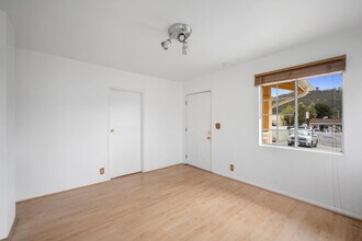 6923 Foothill Blvd in Tujunga, CA - Building Photo - Building Photo