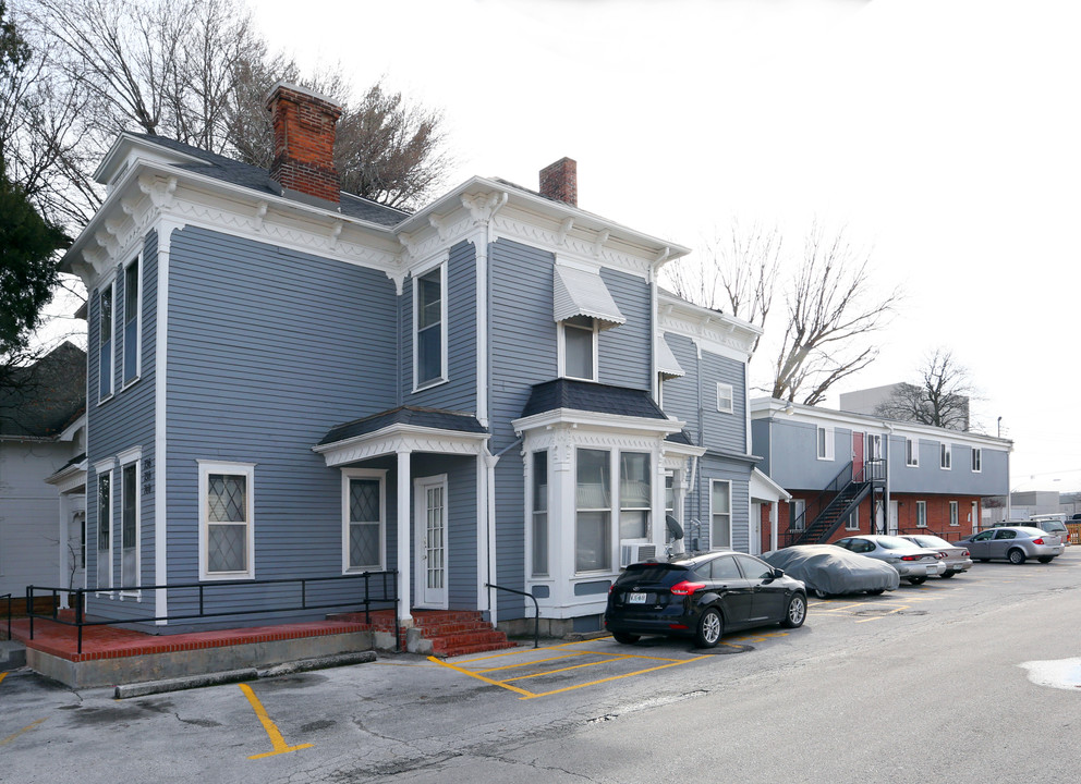 736-740 E Walnut in Springfield, MO - Foto de edificio