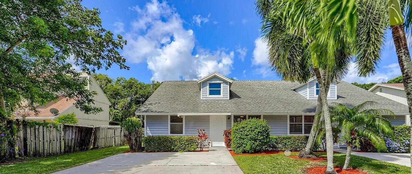 9258 Green Meadows Way in Palm Beach Gardens, FL - Building Photo