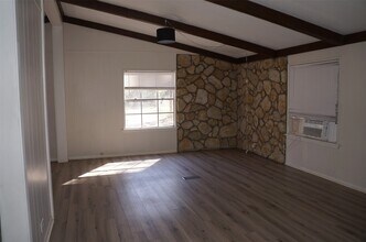 650 Thousand Oaks in Livingston, TX - Building Photo - Building Photo