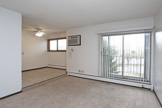 The Oaks Apartments in Sioux Falls, SD - Building Photo - Interior Photo