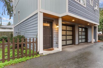 12039 35th Ave NE in Seattle, WA - Building Photo - Building Photo