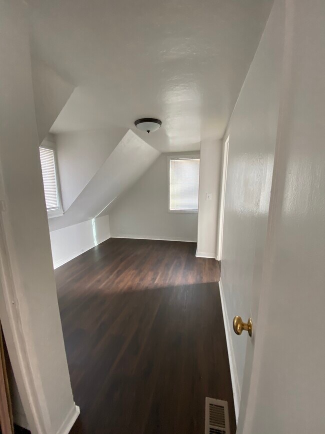 1131 E Whiting Ave in Fullerton, CA - Building Photo - Building Photo