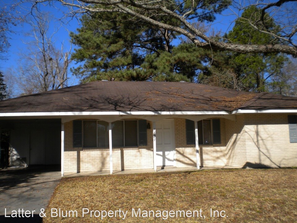 1887 Peck Dr in Baton Rouge, LA - Building Photo