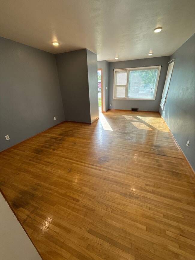 615-617 10th Ave SW in Valley City, ND - Building Photo - Building Photo