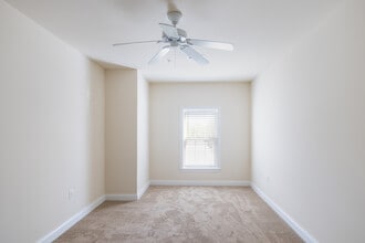 The Helm and Deemer's Landing in New Castle, DE - Building Photo - Building Photo