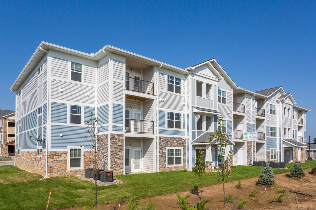 Lift at Jordan Creek in West Des Moines, IA - Foto de edificio