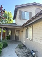 829 E Chickadee Ct in Fresno, CA - Building Photo - Building Photo