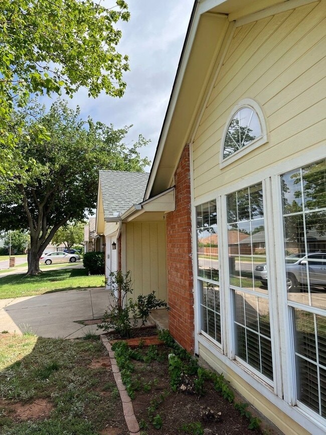 11316 Cimarron Dr in Oklahoma City, OK - Building Photo - Building Photo