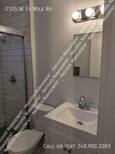 2305 W 14 Mile Rd in Royal Oak, MI - Building Photo - Building Photo