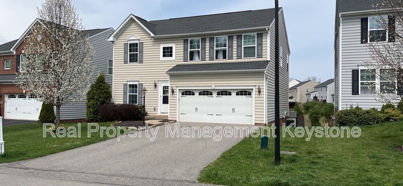 241 Long Ridge Dr in Coraopolis, PA - Building Photo