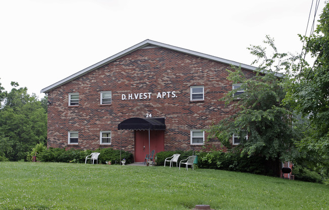 D.H. Vest Apartments in Walton, KY - Building Photo - Building Photo