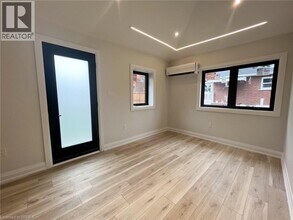 110 Deschene Ave in Hamilton, ON - Building Photo - Building Photo