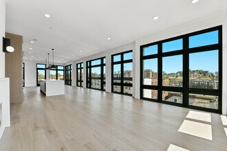 14 Green St, Unit PH2 in Brookline, MA - Building Photo - Building Photo