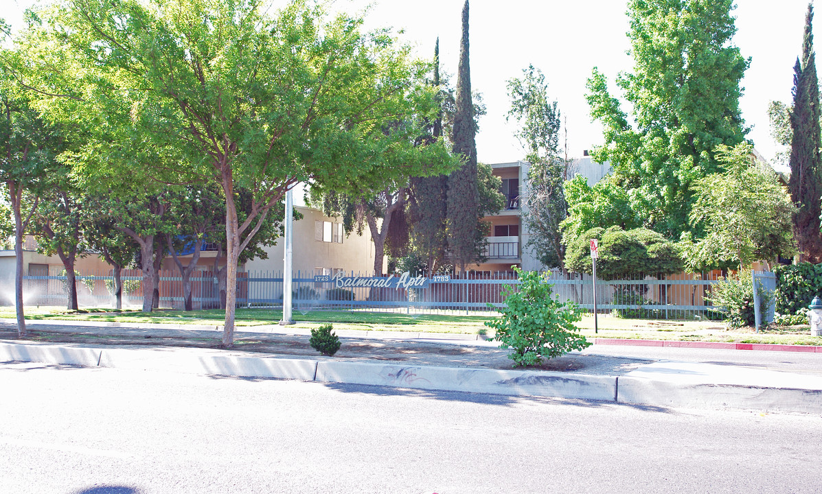 Balmoral Apartments in Fresno, CA - Building Photo