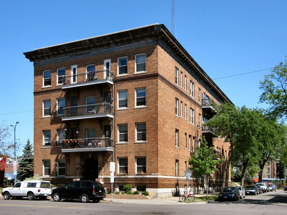 Vermont Apartments in Minneapolis, MN - Building Photo