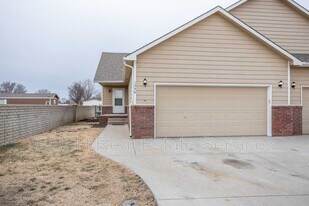 1046 E Karla Ct in Haysville, KS - Building Photo