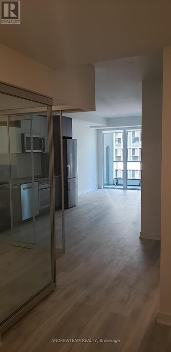 60-360 Princess St in Toronto, ON - Building Photo