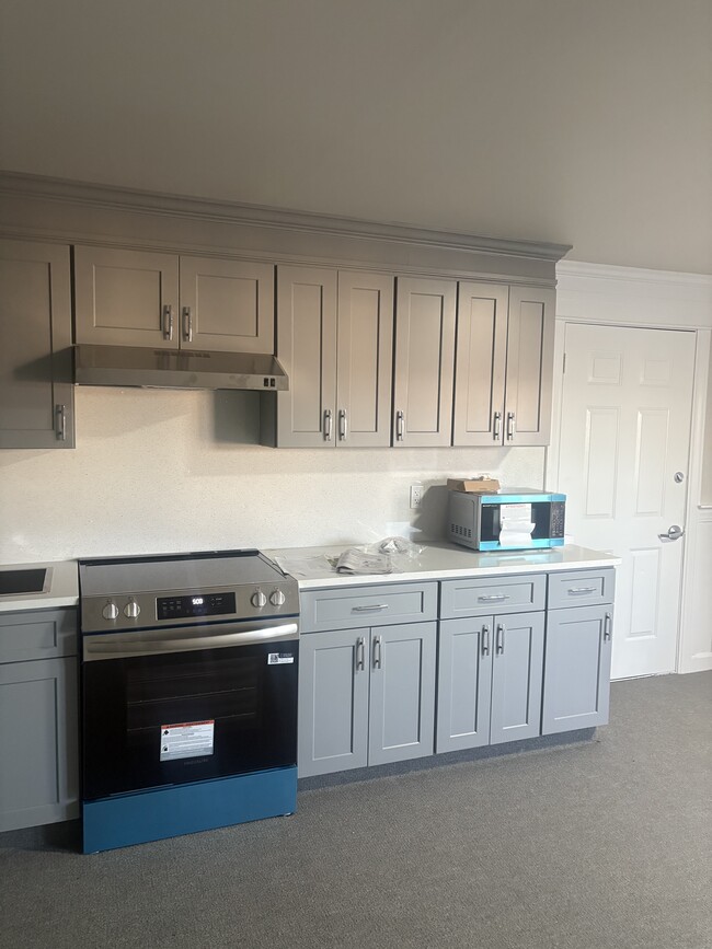 19 Main St in Millbury, MA - Foto de edificio - Building Photo