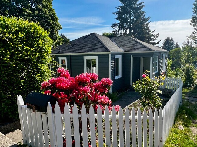 property at 804-806 Marion Ave W