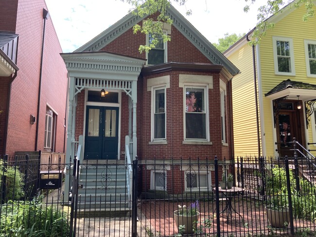 2129 W Schiller St, Unit G