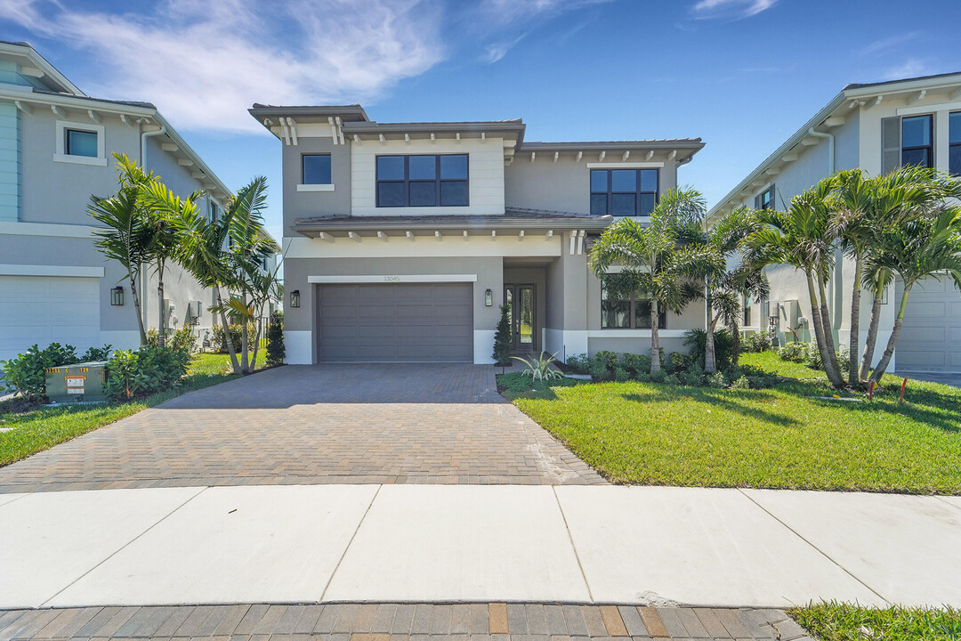 13045 Feathering Wy in Palm Beach Gardens, FL - Building Photo