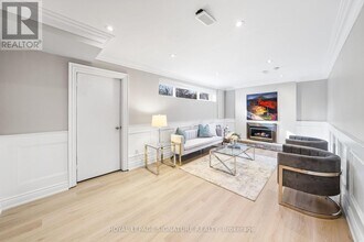 217 Altamira Rd in Richmond Hill, ON - Building Photo - Building Photo