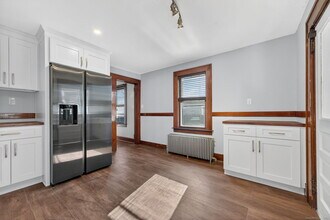 12 N Main St in Windsor Locks, CT - Building Photo - Building Photo