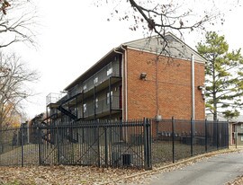 Robinhood Park Apartments in Memphis, TN - Building Photo