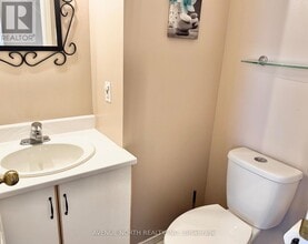 38 Bridgestone Dr in Ottawa, ON - Building Photo - Building Photo