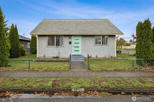 831 E 56th St in Tacoma, WA - Building Photo