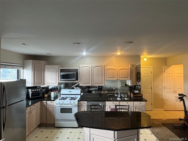 25 Elizabeth St in Oyster Bay, NY - Building Photo - Building Photo