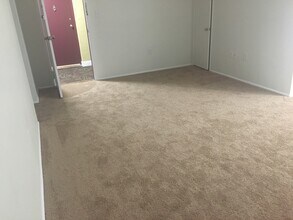 1800 Metzerott Rd, Unit 507 in Adelphi, MD - Foto de edificio - Building Photo