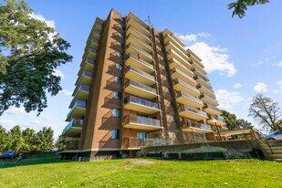 Regal Tower in Chatham-Kent, ON - Building Photo