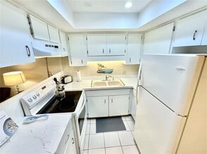 4345 Tahitian Gardens Cir in Holiday, FL - Building Photo - Building Photo