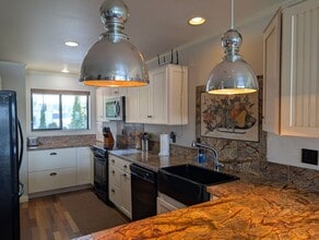 500 Jensen Alley in Friday Harbor, WA - Building Photo - Building Photo