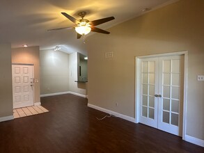 2831 N Oakland Forest Dr in Oakland Park, FL - Building Photo - Building Photo