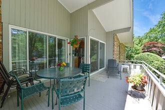 59 Southport Woods Drive in Fairfield, CT - Building Photo - Building Photo