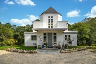 150 Lonetown Rd in Redding, CT - Building Photo